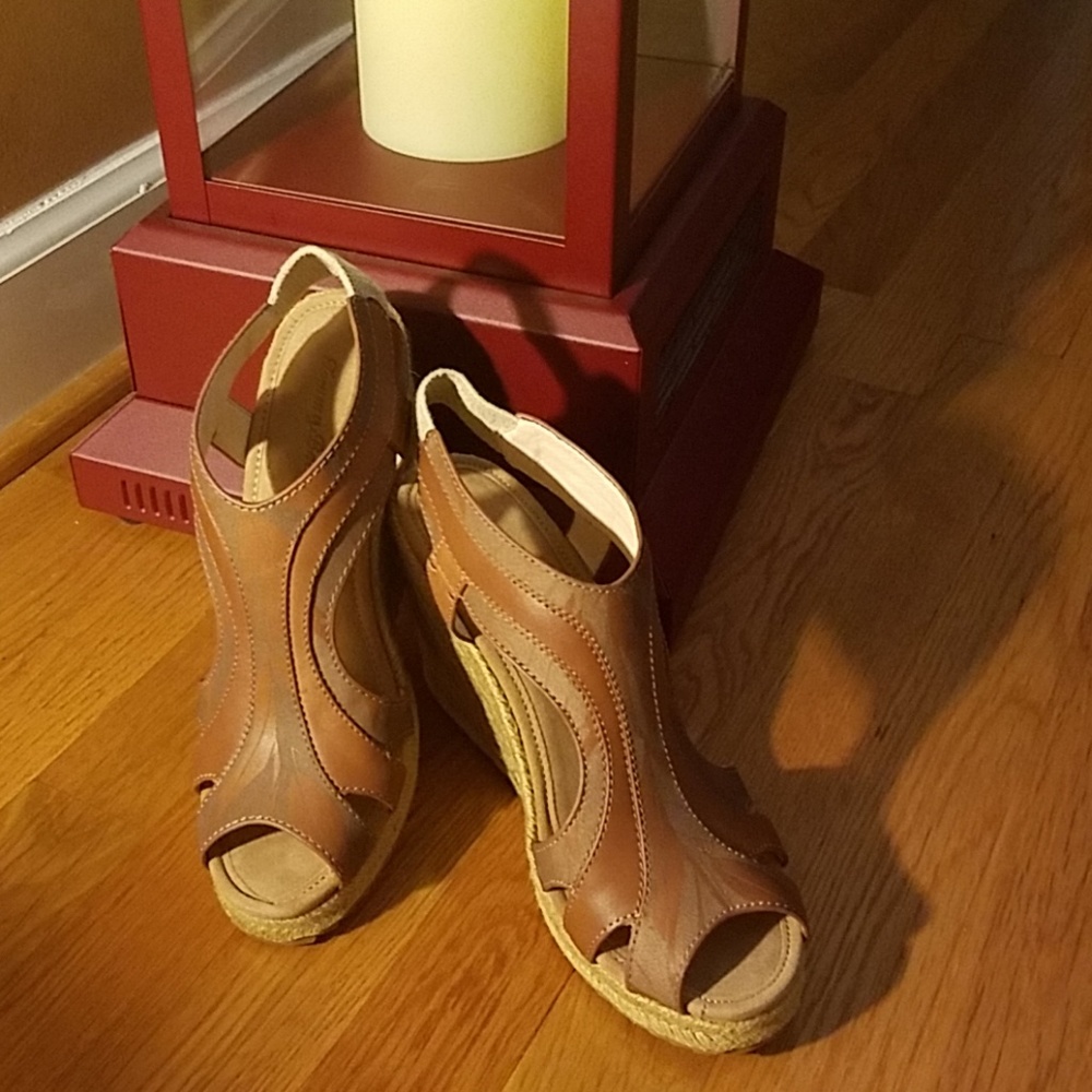 Tommy Bahama Reanna Laser Sandal